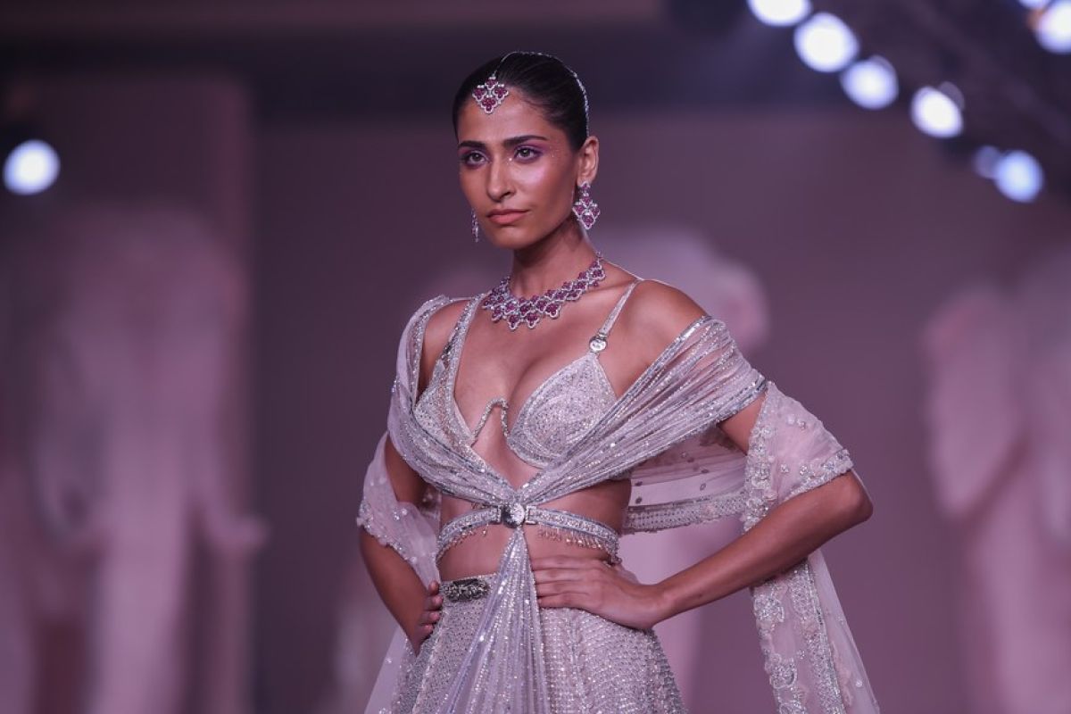 Album Asia: Menengok semarak pesta mode India Couture Week New Delhi