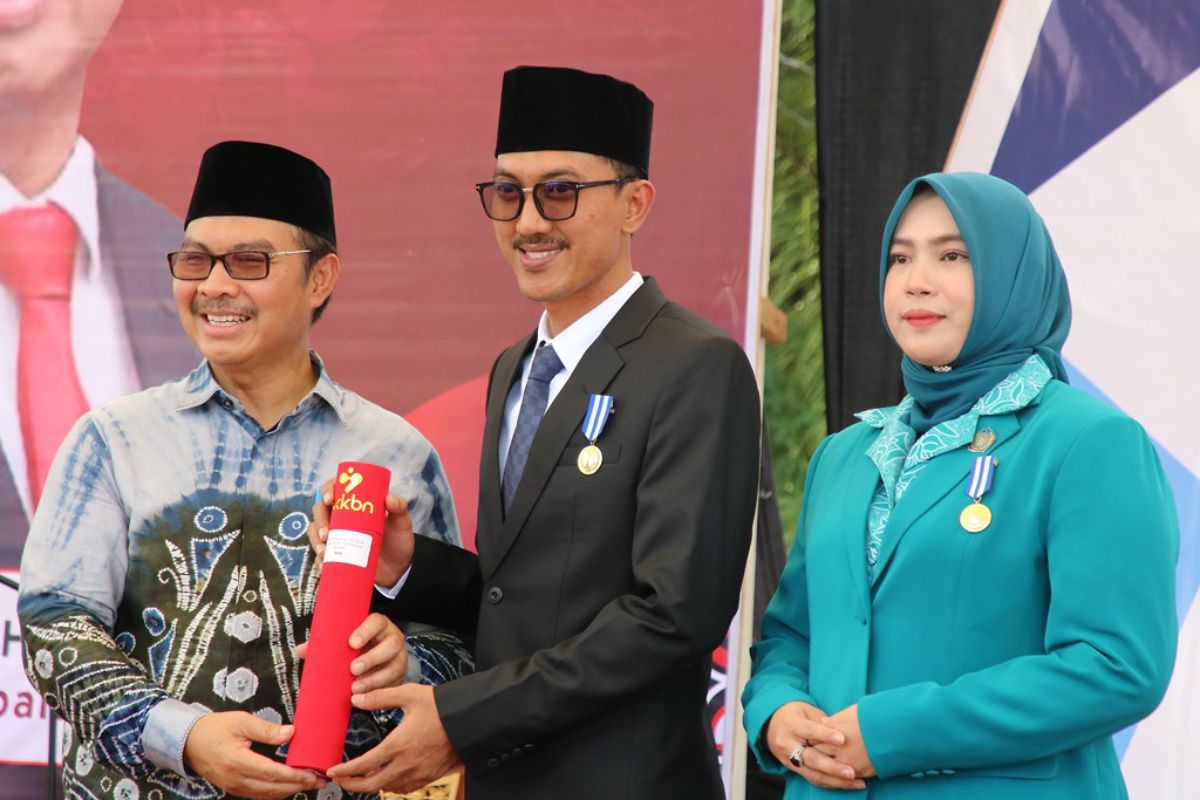 Bupati Banjar raih penghargaan Manggala Karya Kencana dari BKKBN RI