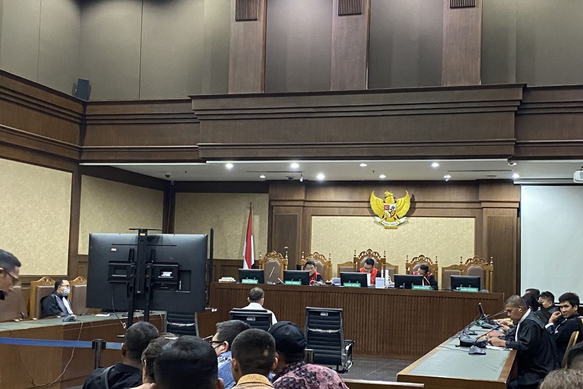 Hakim tolak eksepsi Irwan Hermawan dkk terkait korupsi BTS