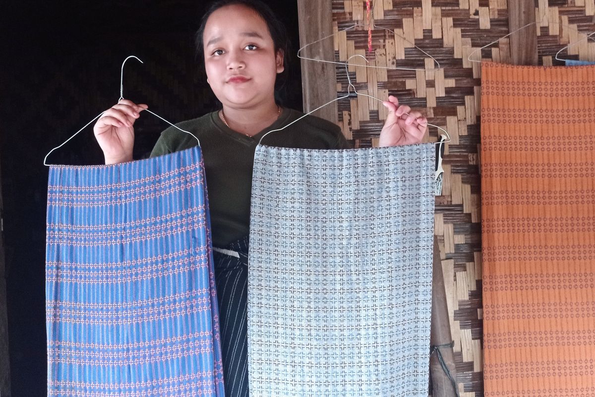 Perajin tenun Badui pasarkan produknya lewat media sosial