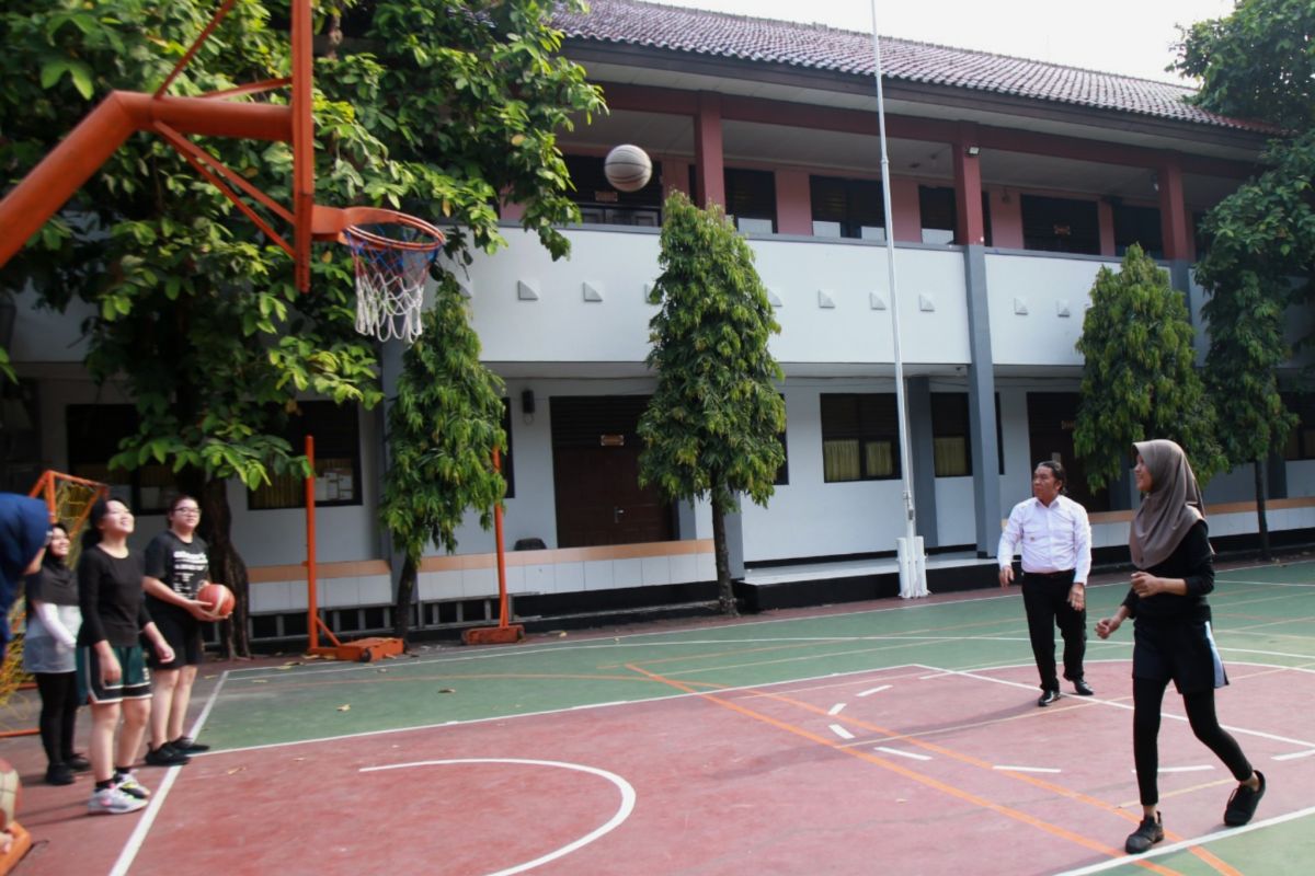 Pj Gubernur Al Muktabar pantau langsung belajar mengajar di Banten