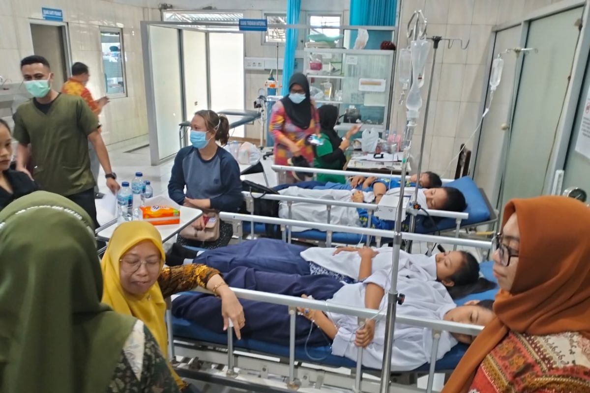 Polisi usut kasus keracunan yang menimpa belasan siswa SMK di Ternate