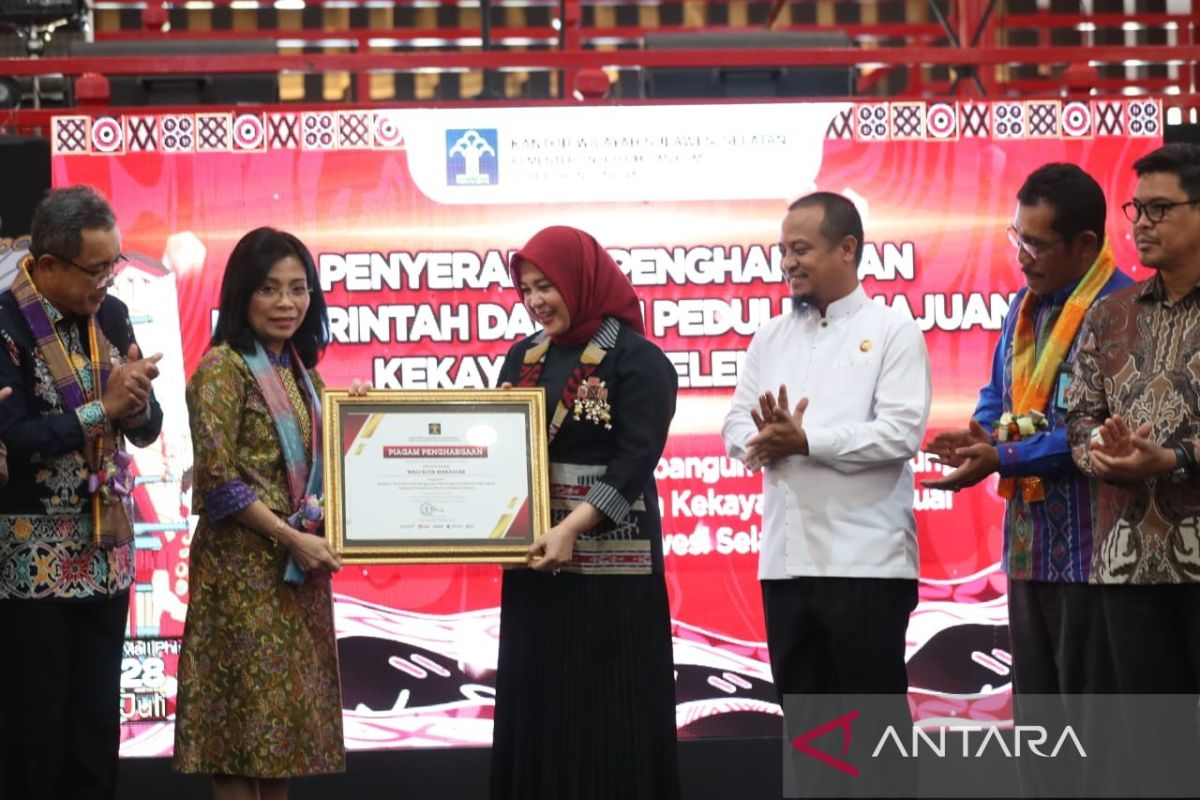 Pemkot Makassar raih penghargaan Kemenkumham karena berperan dalam KI