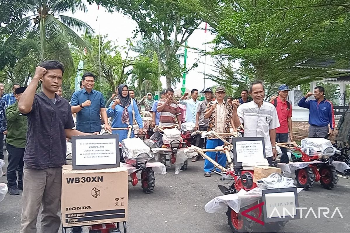 Kelompok tani di Batanghari terima bantuan alat pertanian