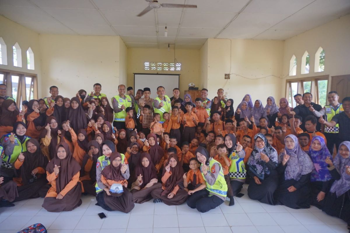 Dirlantas Polda Aceh Berbagi Bahagia dengan Anak-anak Berkebutuhan Khusus di SLB