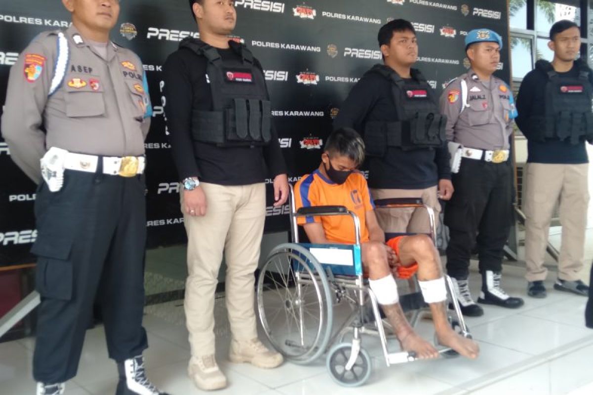 Polisi tembak penganiaya pedagang jamu hingga tewas di Karawang