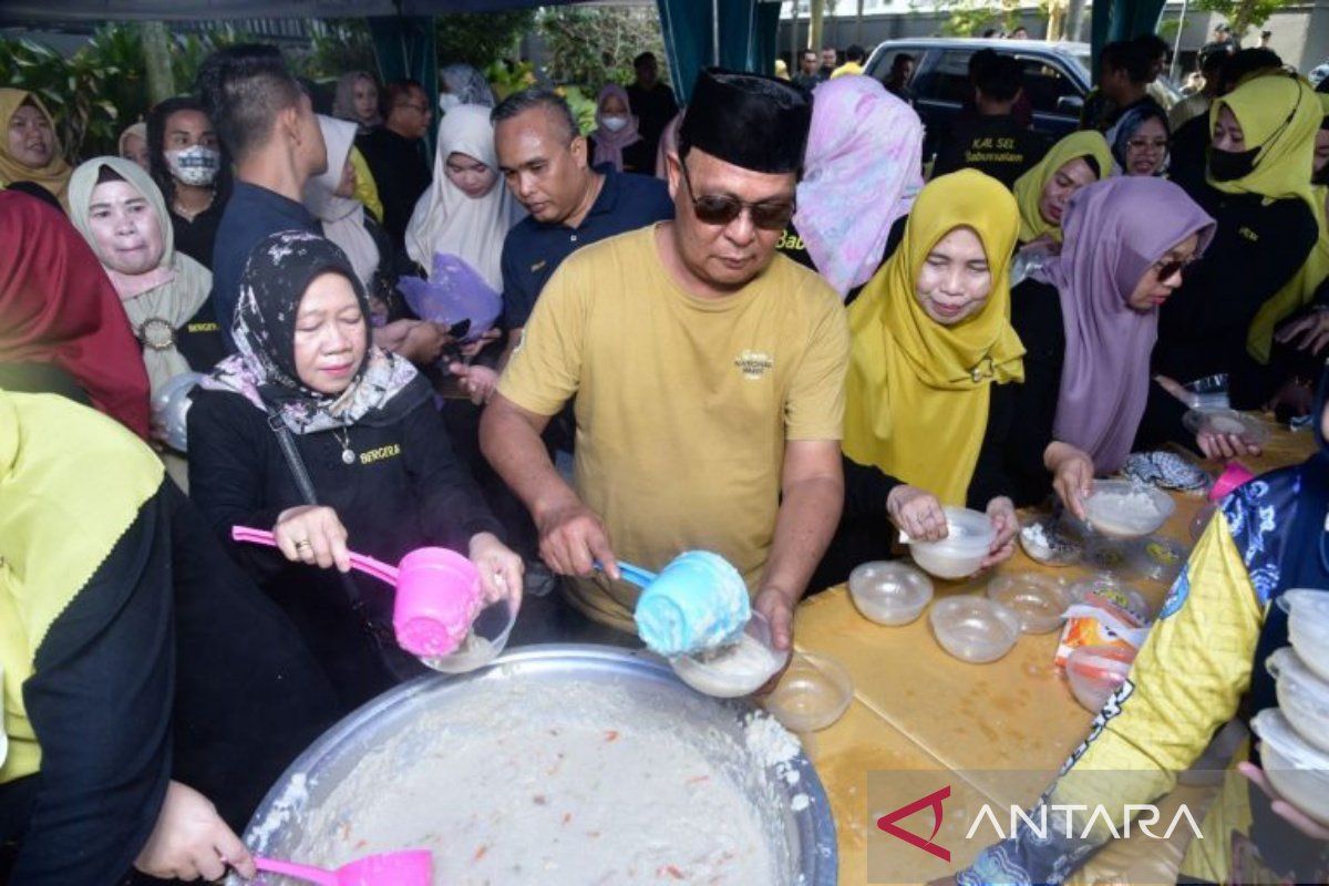 Pemprov Kalsel bagi 5.000 porsi bubur Asyura