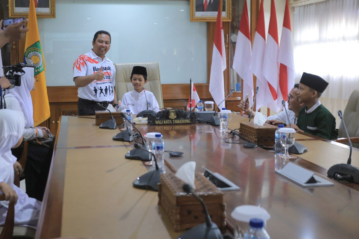 Wali Kota Tangerang berikan kesempatan anak yatim kunjungi ruang kerjanya