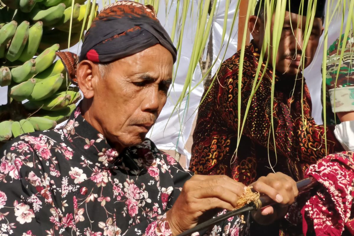 Ritual jamasan pusaka Kiai Upas digelar di Rumah Kanjengan Tulungagung