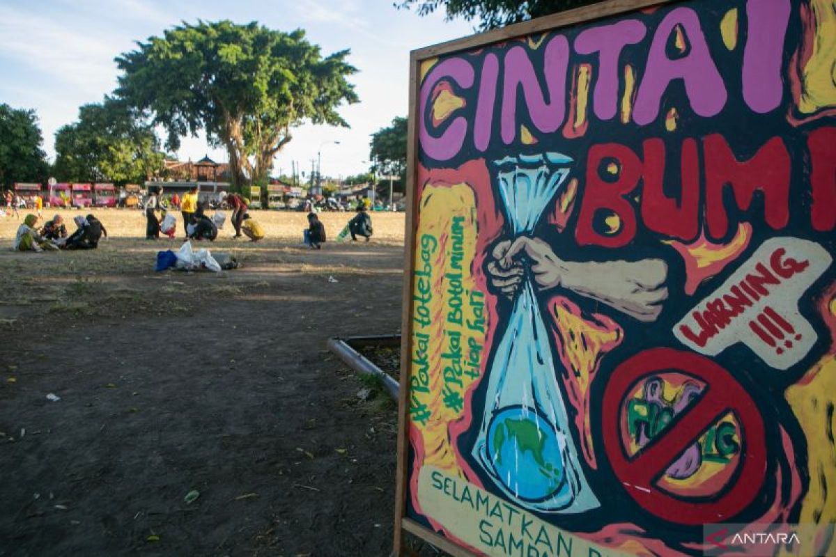 Yogyakarta menggiatkan gerakan "Mbah Dirjo" untuk kurangi sampah