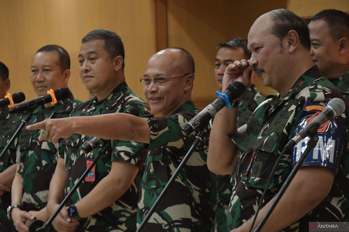 Penidik Puspom TNI dan KPK menggeledah Kantor Basarnas usut kasus suap Kabasarnas