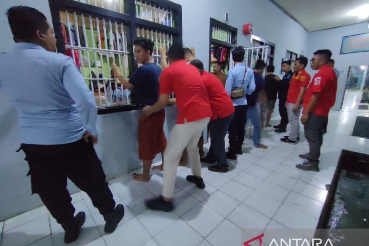 Skandal di balik jeruji, Sipir Rutan Kolaka diduga selundupkan ponsel untuk napi