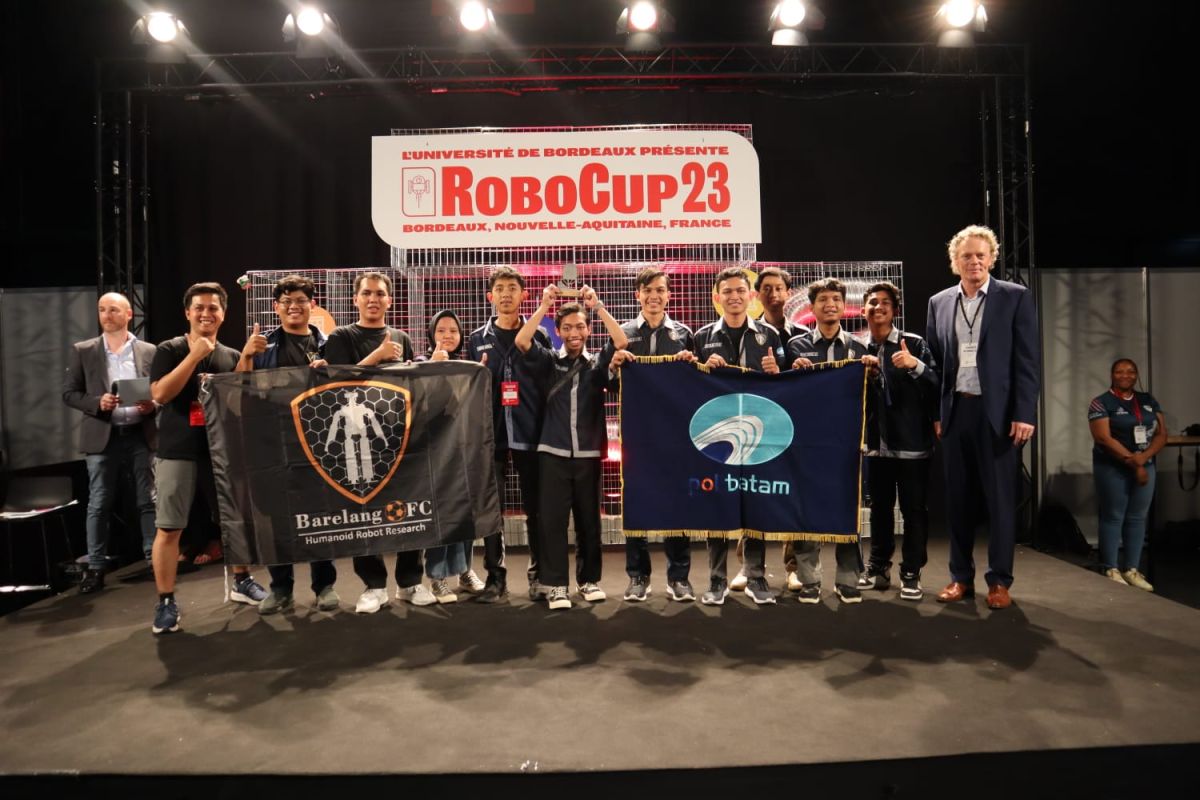 PBL antarkan Barelang FC jadi juara kompetisi robot dunia
