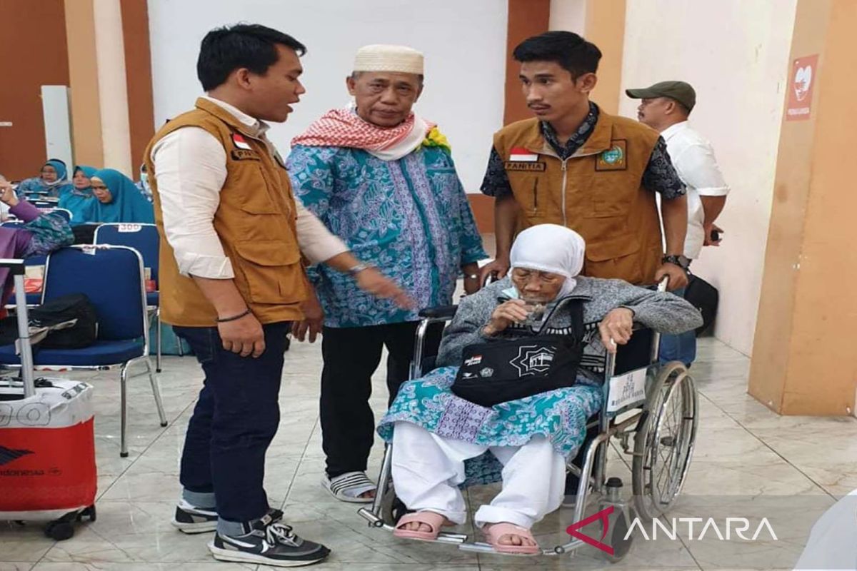 Jamaah haji Kloter 23 tiba di Medan, seorang dilaporkan wafat