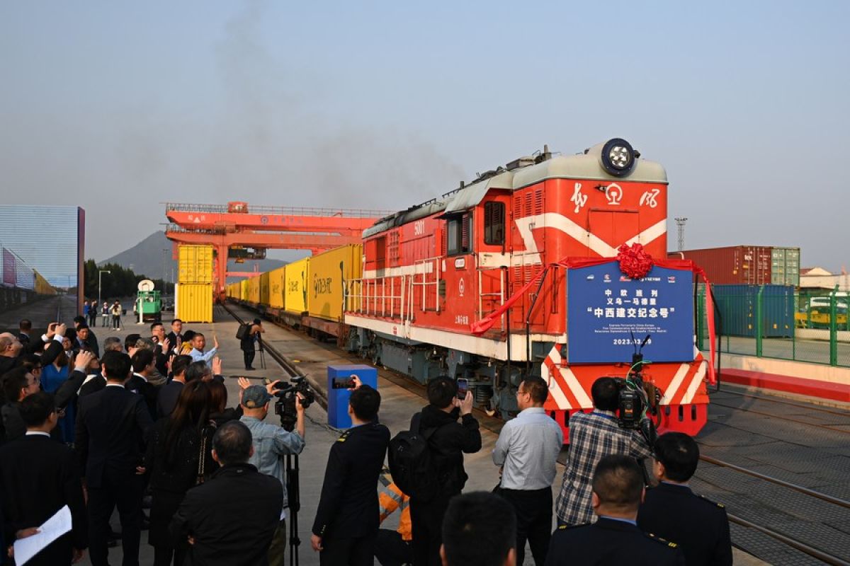 Kereta barang China-Eropa capai 10.000 perjalanan pada 2023