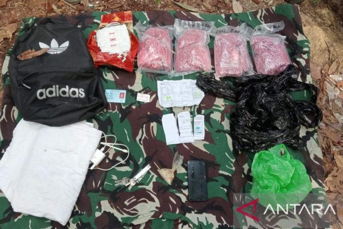 TNI sita 1,033 kilogram sabu dan 10.000 butir pil ekstasi dari Malaysia