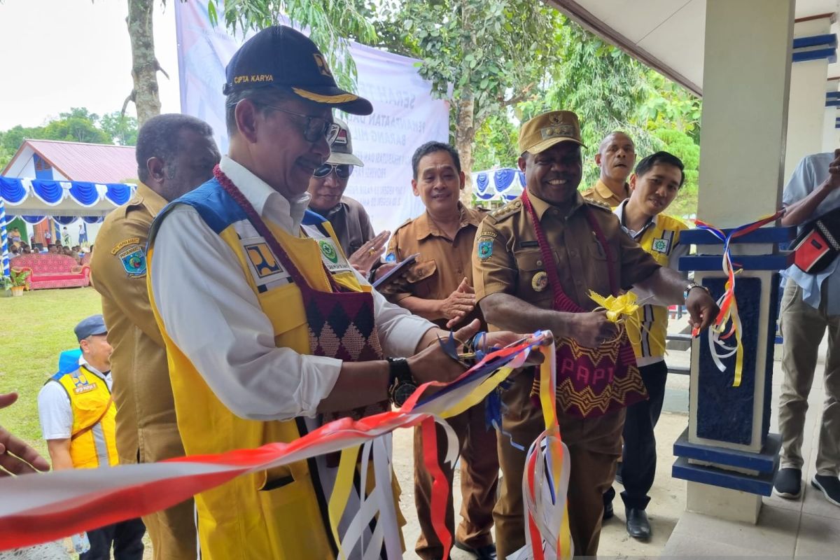 PUPR serahkan aset renovasi sekolah pada Pemkab Manokwari