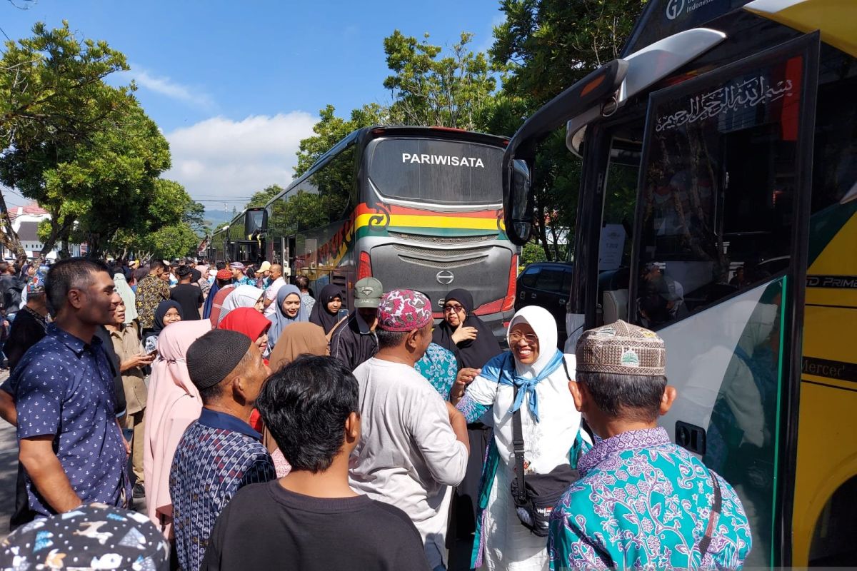 Wafat satu orang, Jemaah Haji Bukittinggi kembali ke tanah air 294 orang