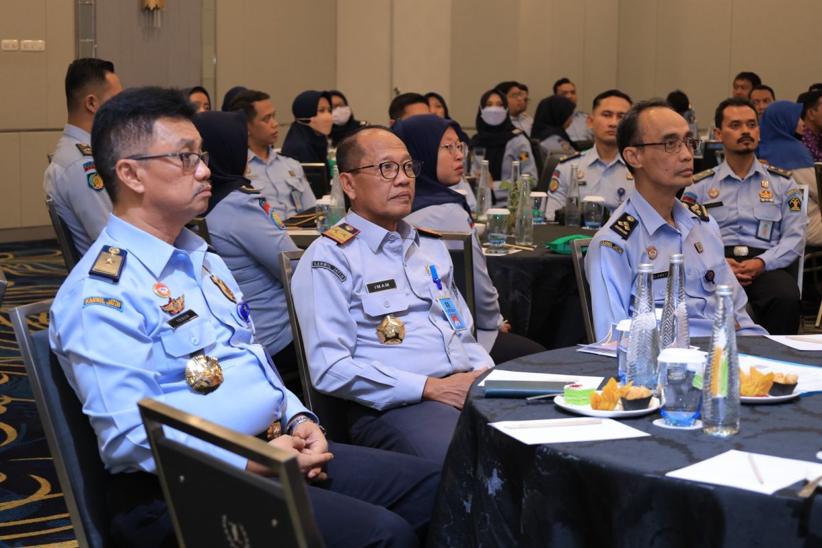 Kemenkumham Jatim gelar sostek perawatan kesehatan petugas medis