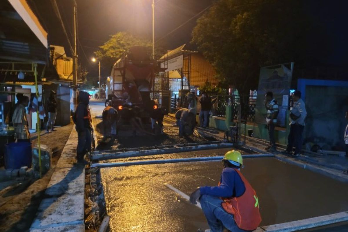 Pemkab Sidoarjo genjot betonisasi Jalan Tropodo Waru