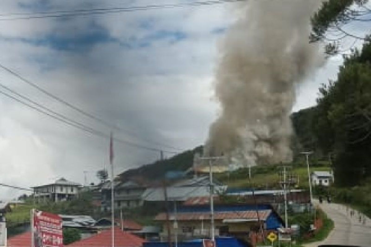 Polres Dogiyai selidiki kebakaran rumah warga dan perkantoran