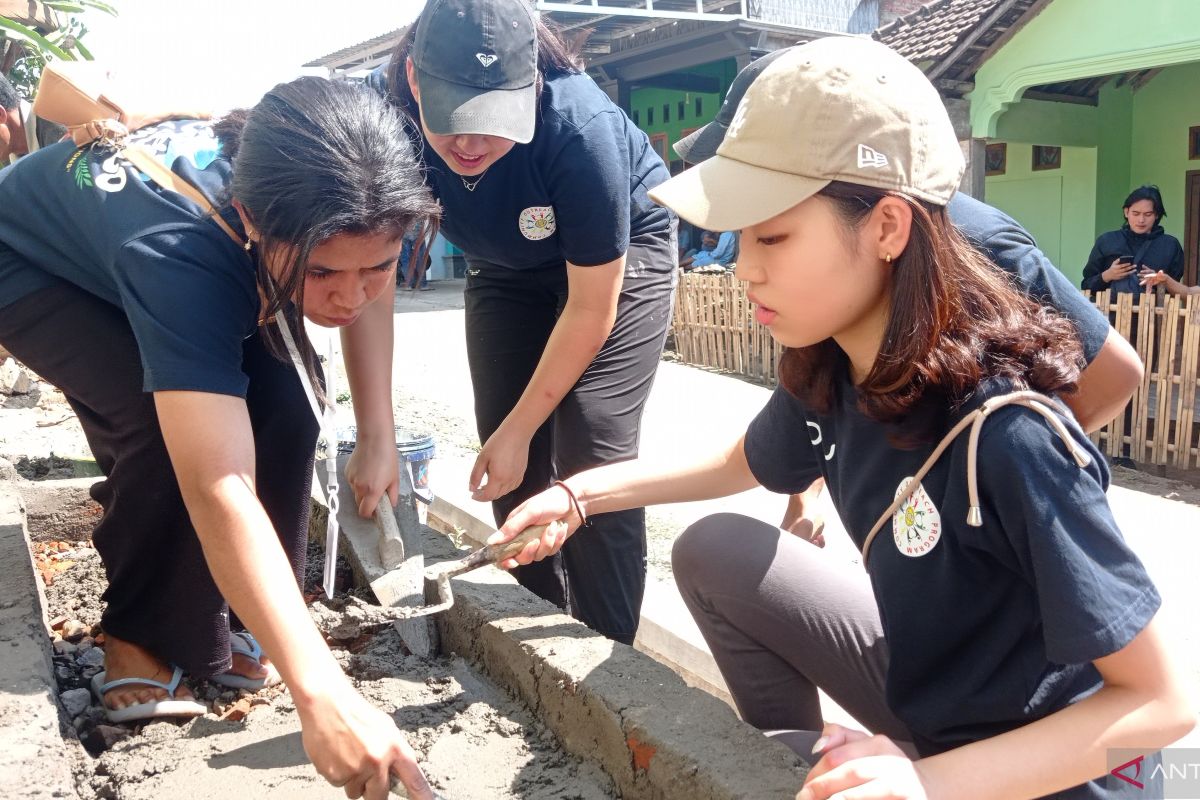 PCU gelar COP libatkan puluhan mahasiswa asing kerja sosial di Mojokerto