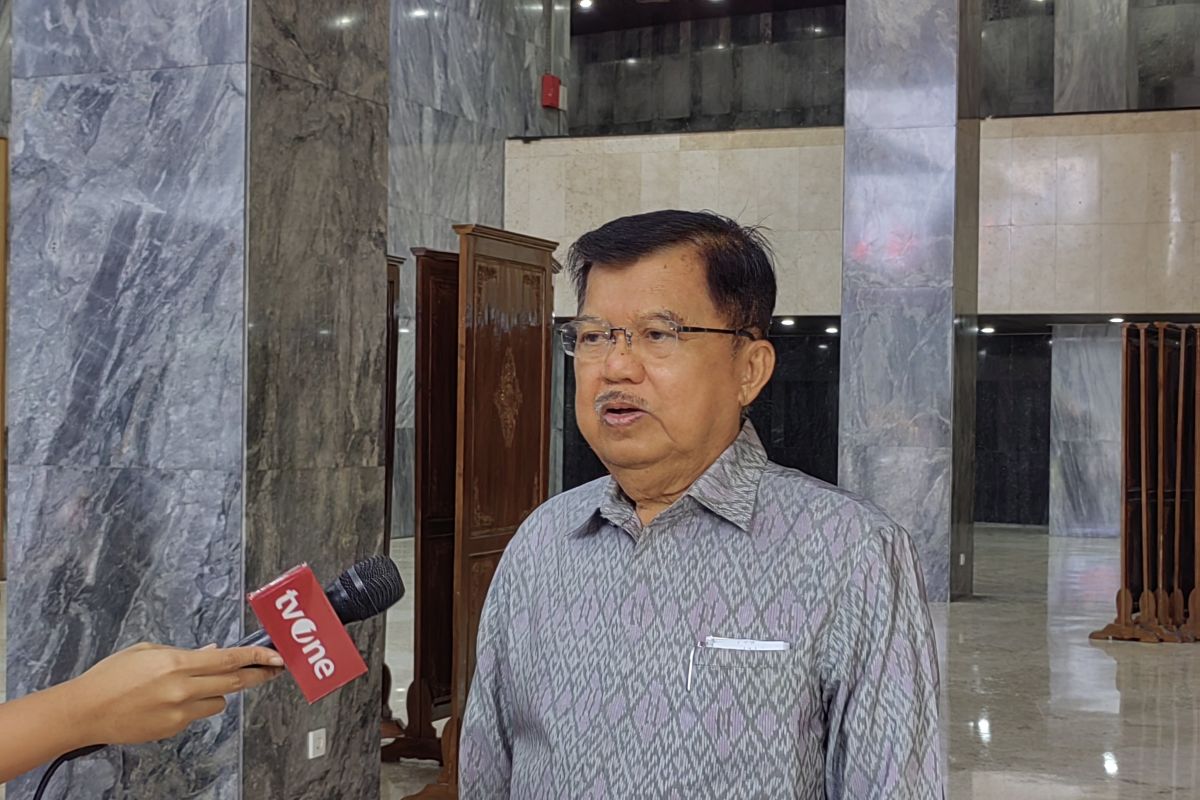 Kalla opposes extraordinary Golkar meeting, urges party to unite