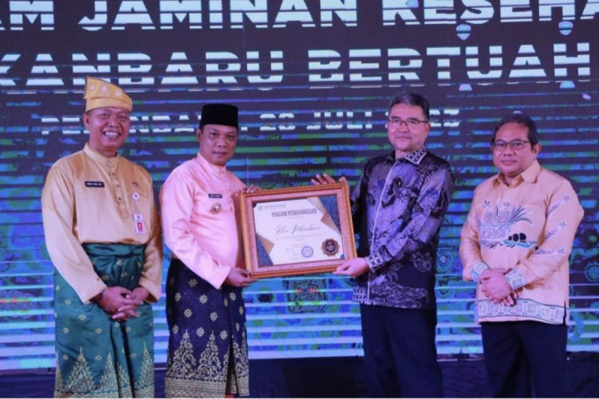 Pemko Pekanbaru Dapat Penghargaan Dari Bpjs Kesehatan Atas Capaian Uhc