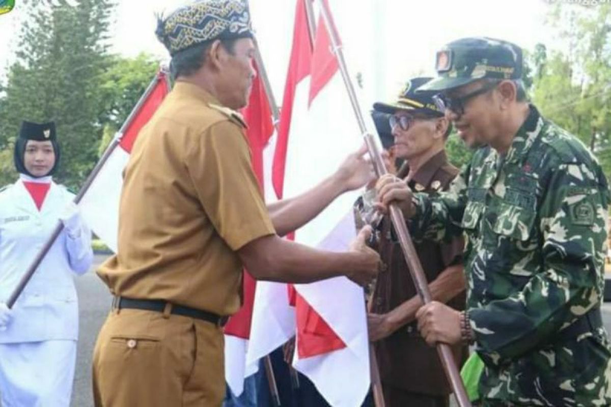 Pemkab Tala canangkan gerakan pembagian bendera Merah Putih