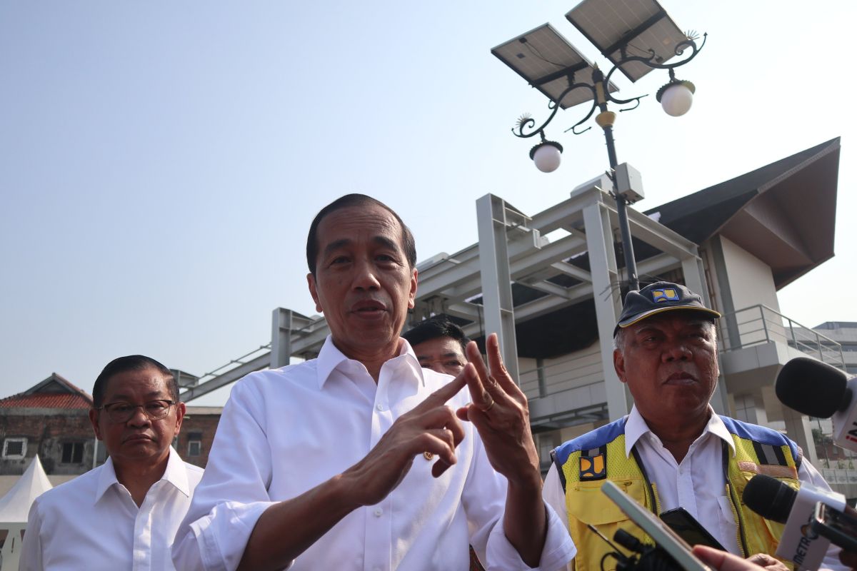 Jokowi minta KPK dan Mabes TNI berkoordinasi untuk kasus Basarnas