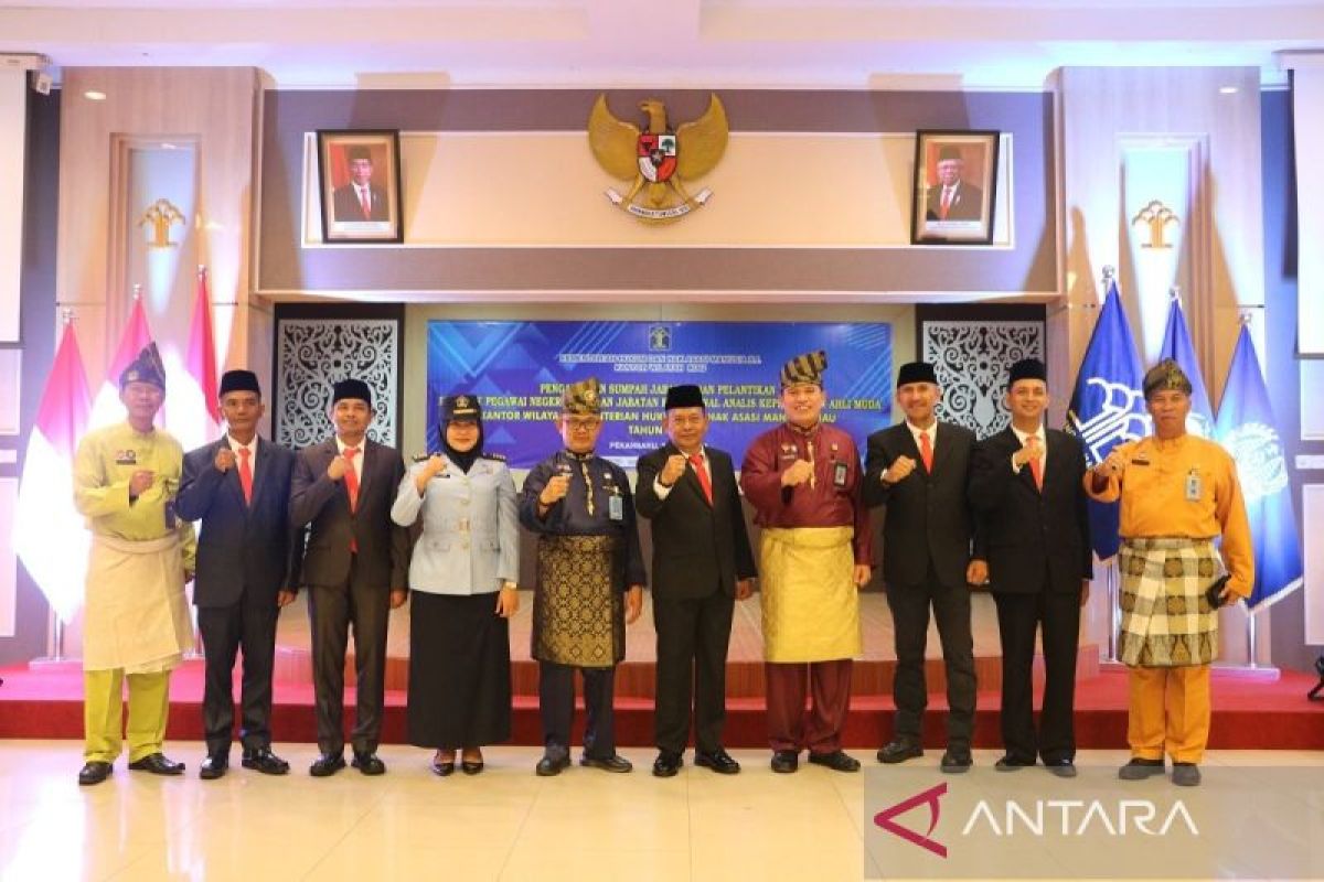 Kakanwil Kemenkumham Riau lantik  PPNS dan pejabat fungsional