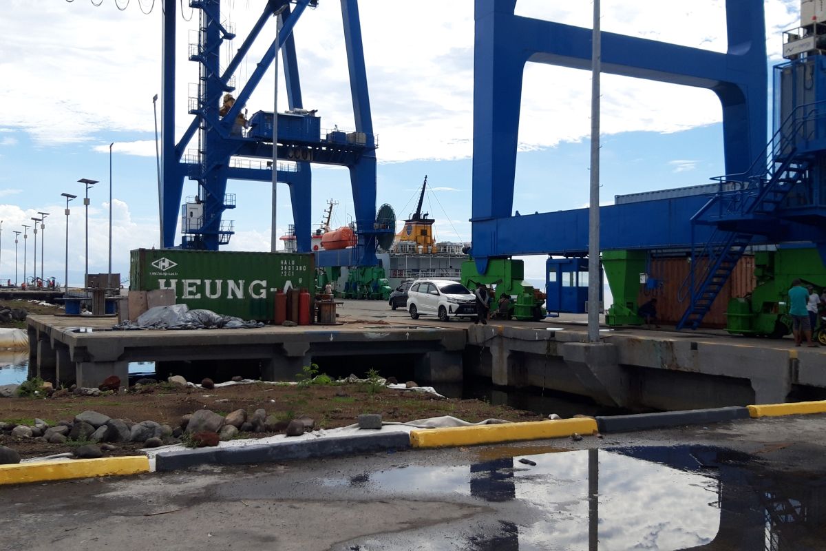 Aktivitas bongkar muat di Pelabuhan Ternate meningkat
