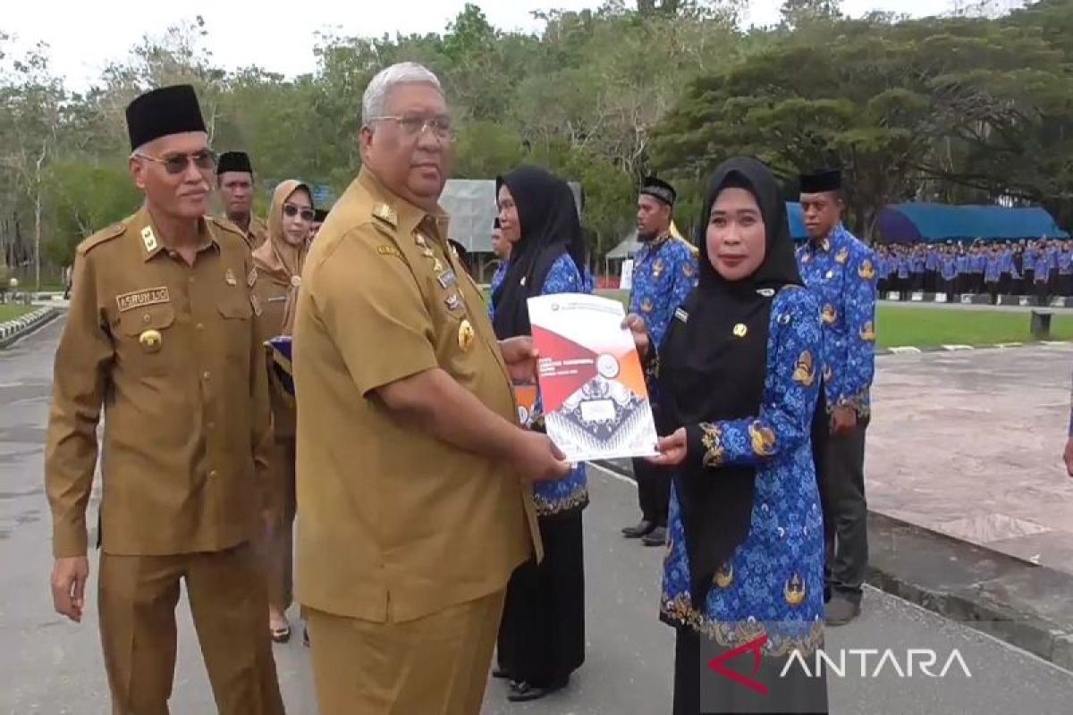 Gubernur serahkan SK pengangkatan PPPK 2.525 guru di Sulawesi Tenggara