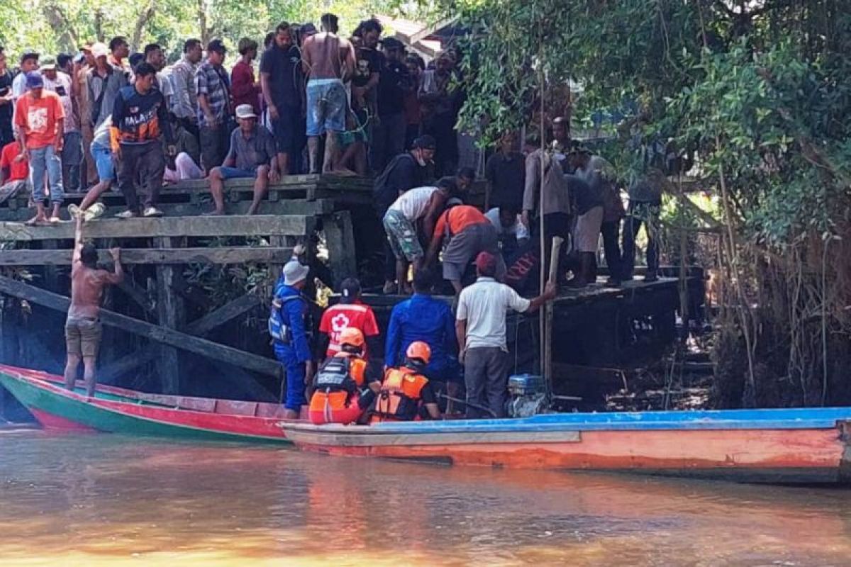 Basarnas Balikpapan evakuasi warga yang tewas diterkam buaya di Berau