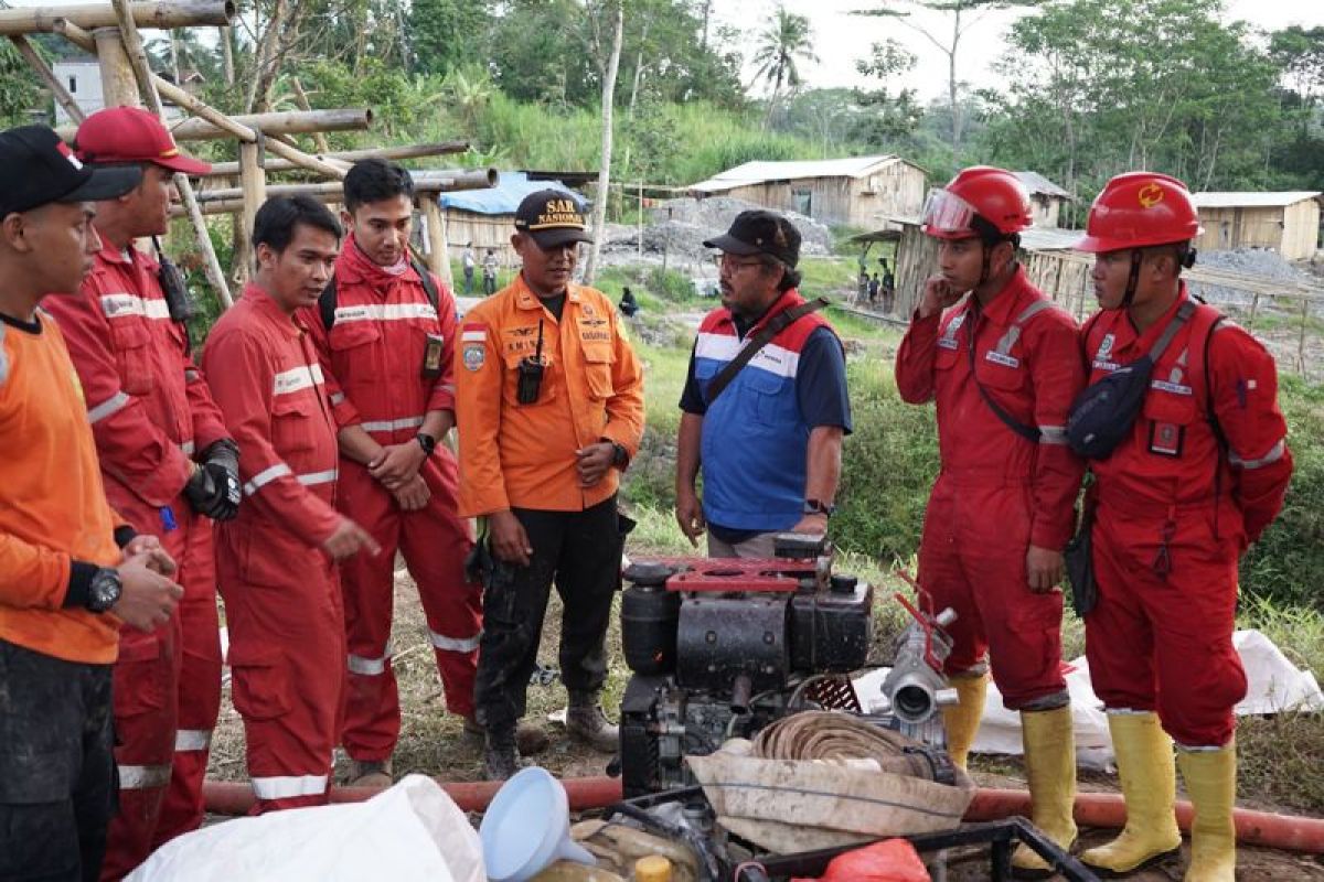 Kilang Cilacap kerahkan 3 unit pompa air dukung evakuasi penambang emas di Banyumas