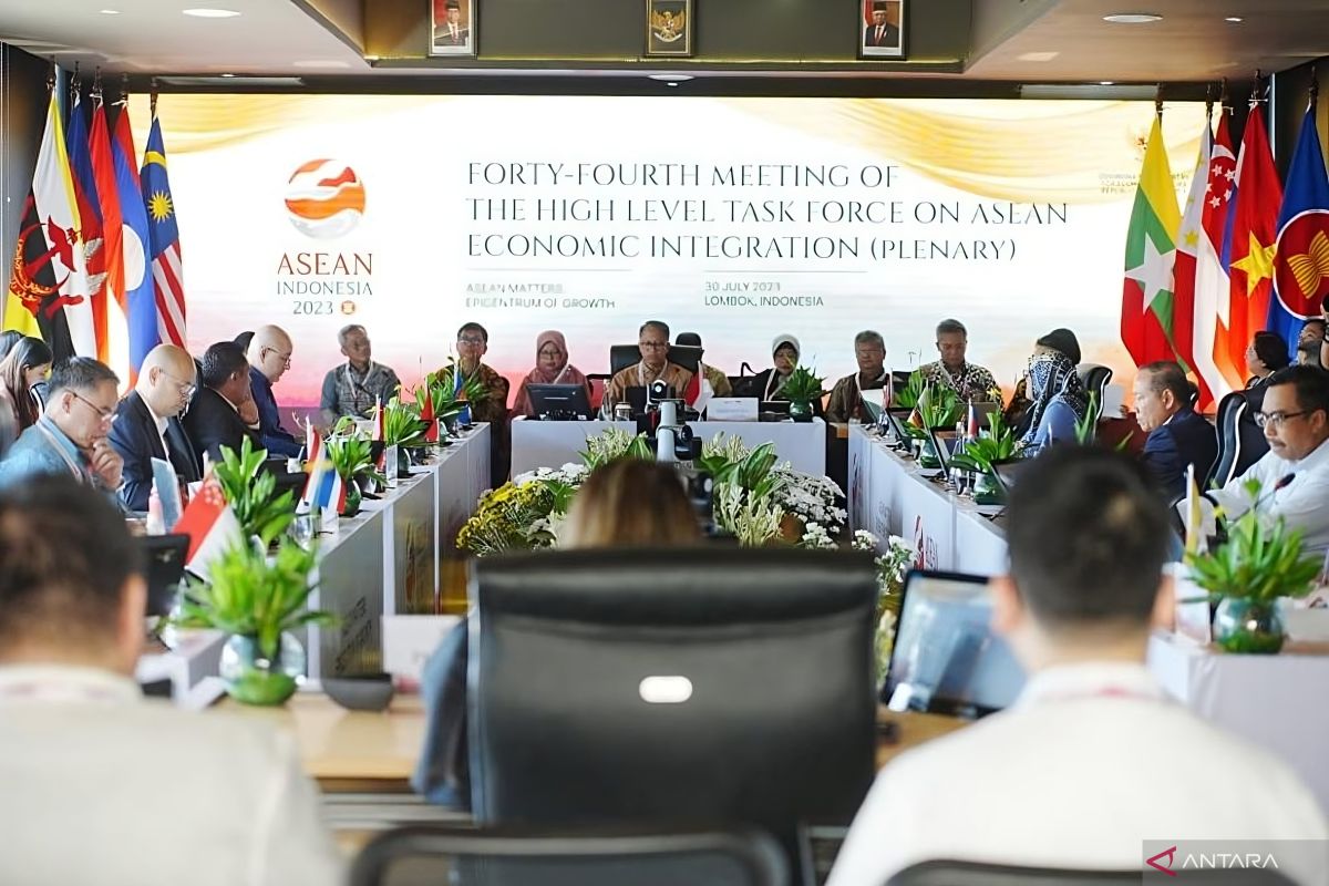 Indonesia strengthens role in ASEAN to push for equitable economy