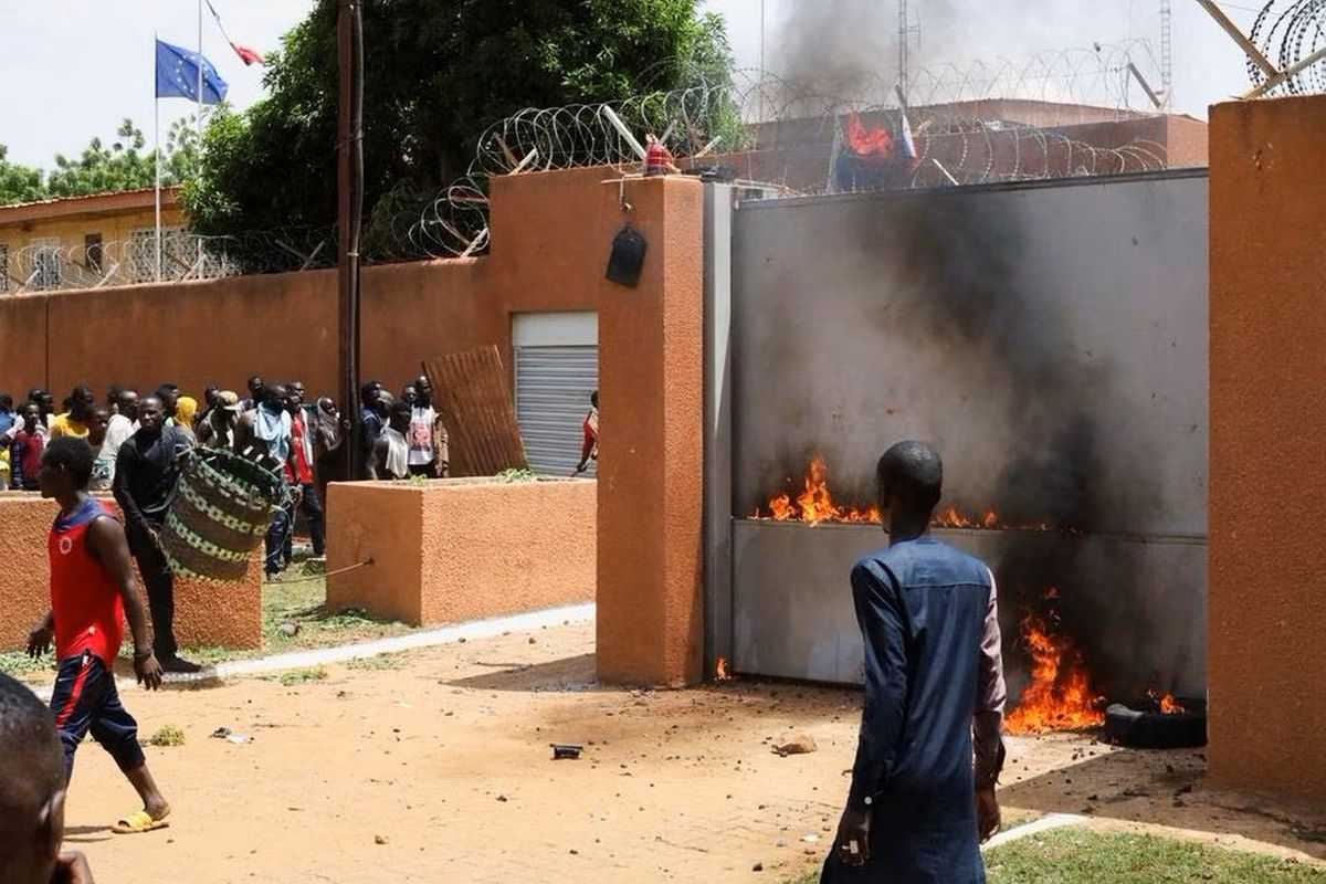 Pasokan listrik dan air ke Kedutaan Prancis diputus Junta Niger
