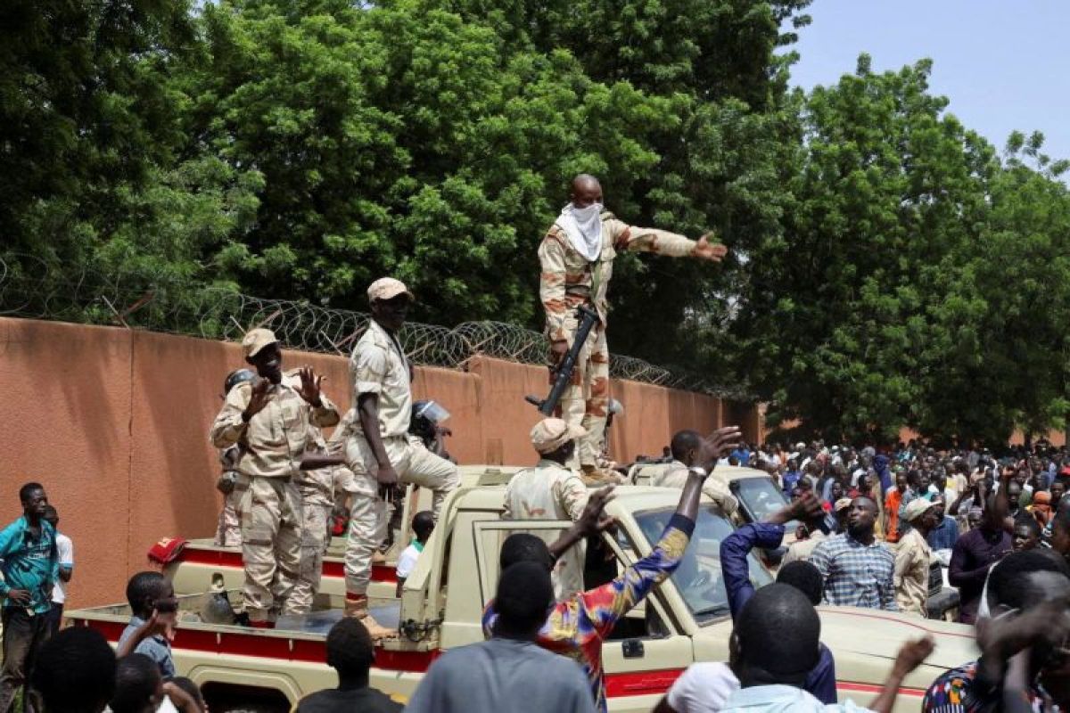 Prancis evakuasi warganya dari Niger karena situasi kian gawat