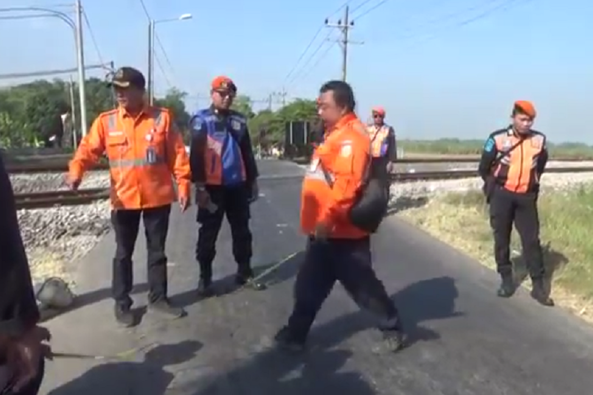 Cegah laka, KAI Daop 7 Madiun-Pemkab Jombang lakukan penyempitan jalan