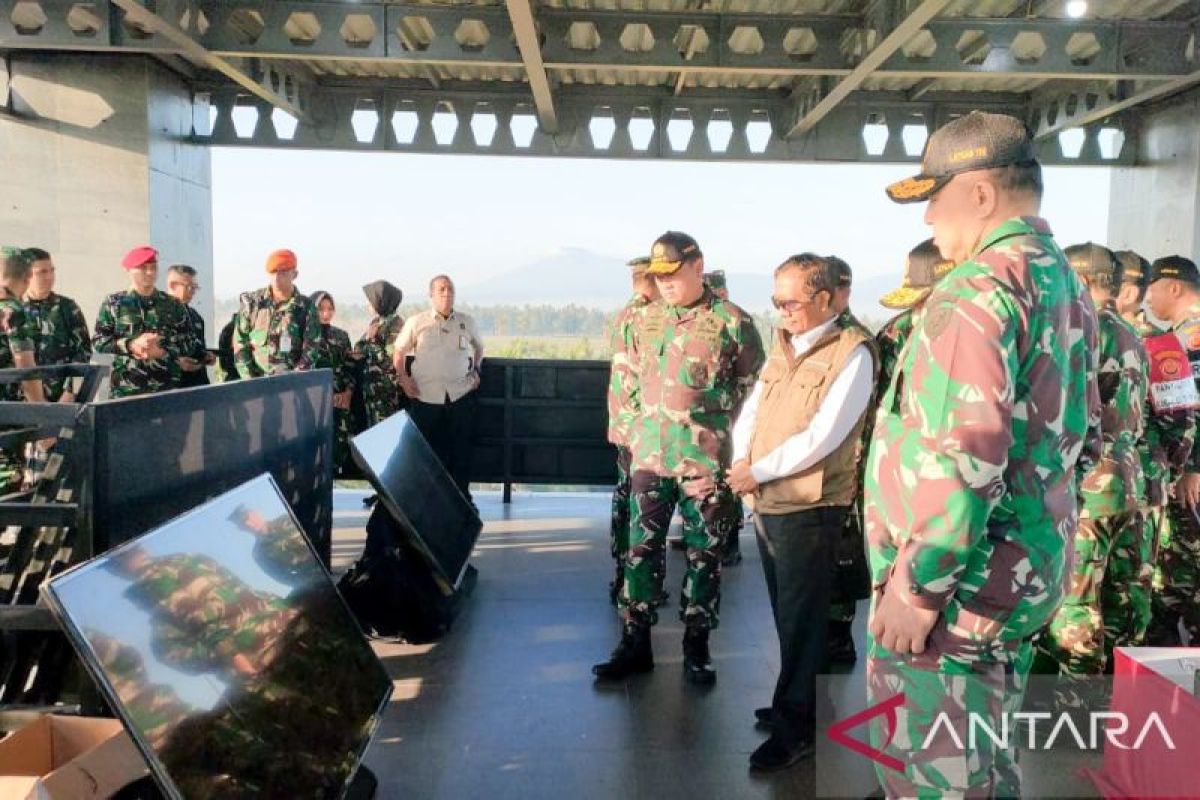 Menkopolhukam dan Panglima TNI tinjau latihan gabungan di Situbondo