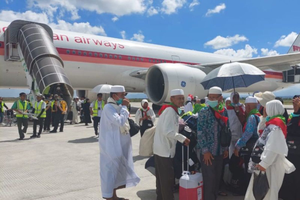 Ratusan peserta haji Kloter 11 asal NTB tiba di Bandara Lombok NTB