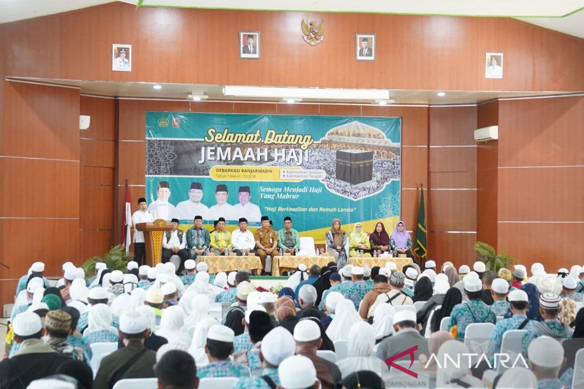Info Haji - 325 jamaah haji Kloter 16 Embarkasi Banjarmasin tiba di Tanah Air