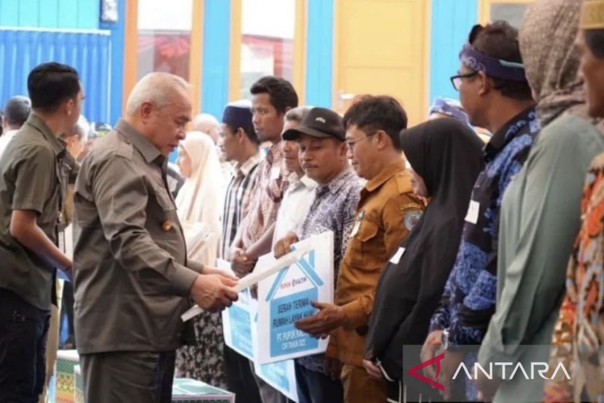 Gubernur Kalimantan Timur serahkan rumah layak huni untuk masyarakat Bontang