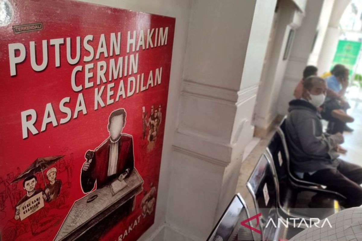 Hakim PT Makassar vonis delapan tahun penjara terhadap terdakwa korupsi sewa kios Pasar Butung