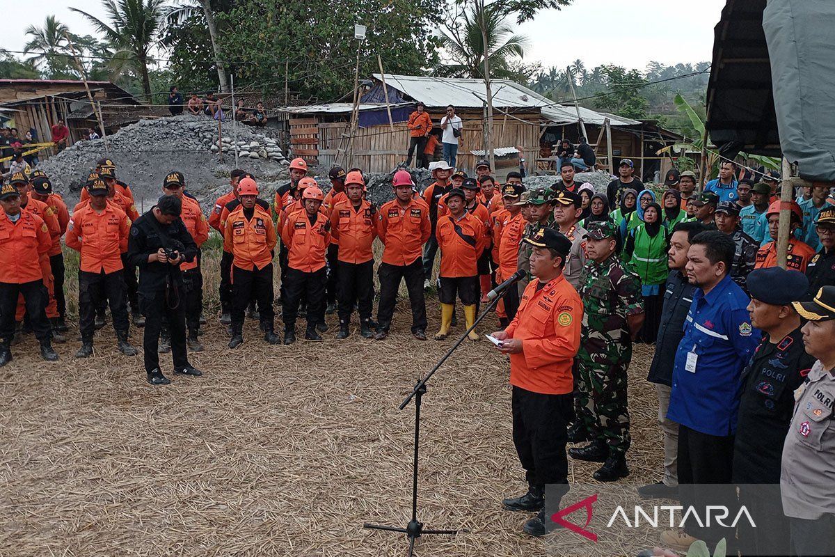 SAR hentikan evakuasi delapan penambang di Banyumas