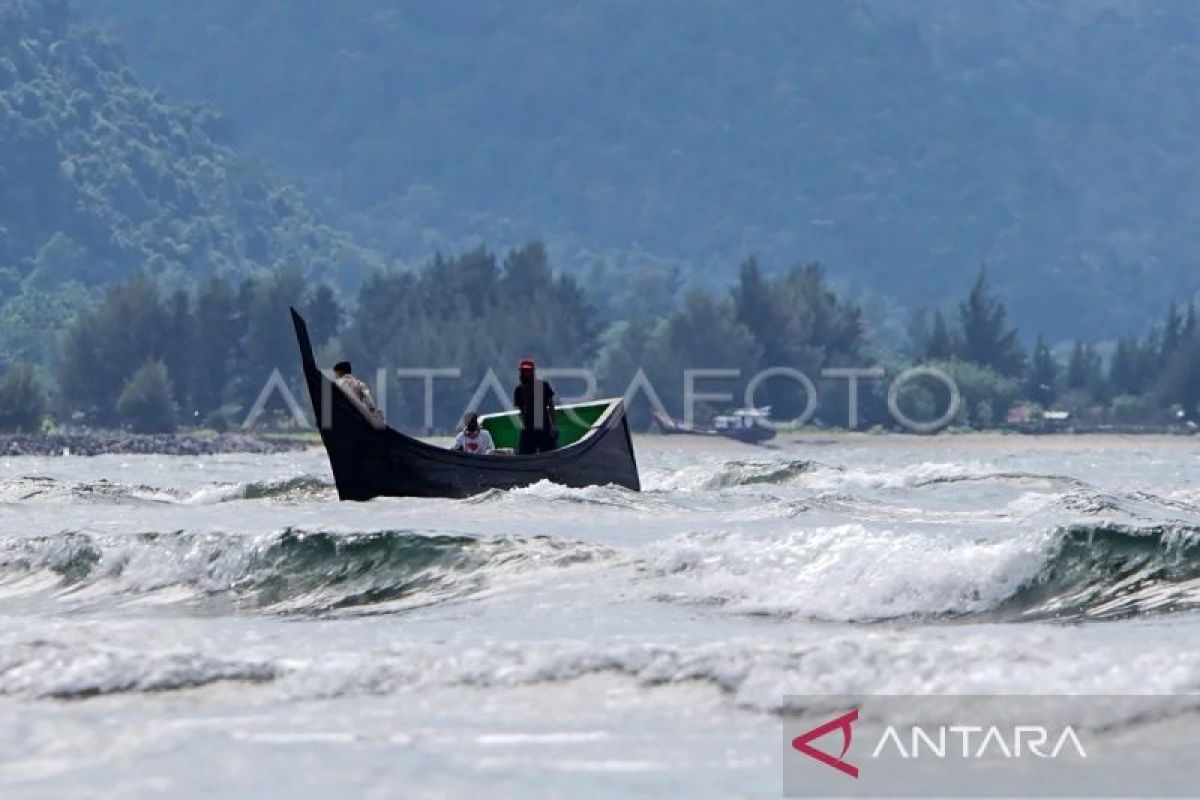 BMKG minta nelayan waspadai potensi gelombang laut Aceh capai 4 meter