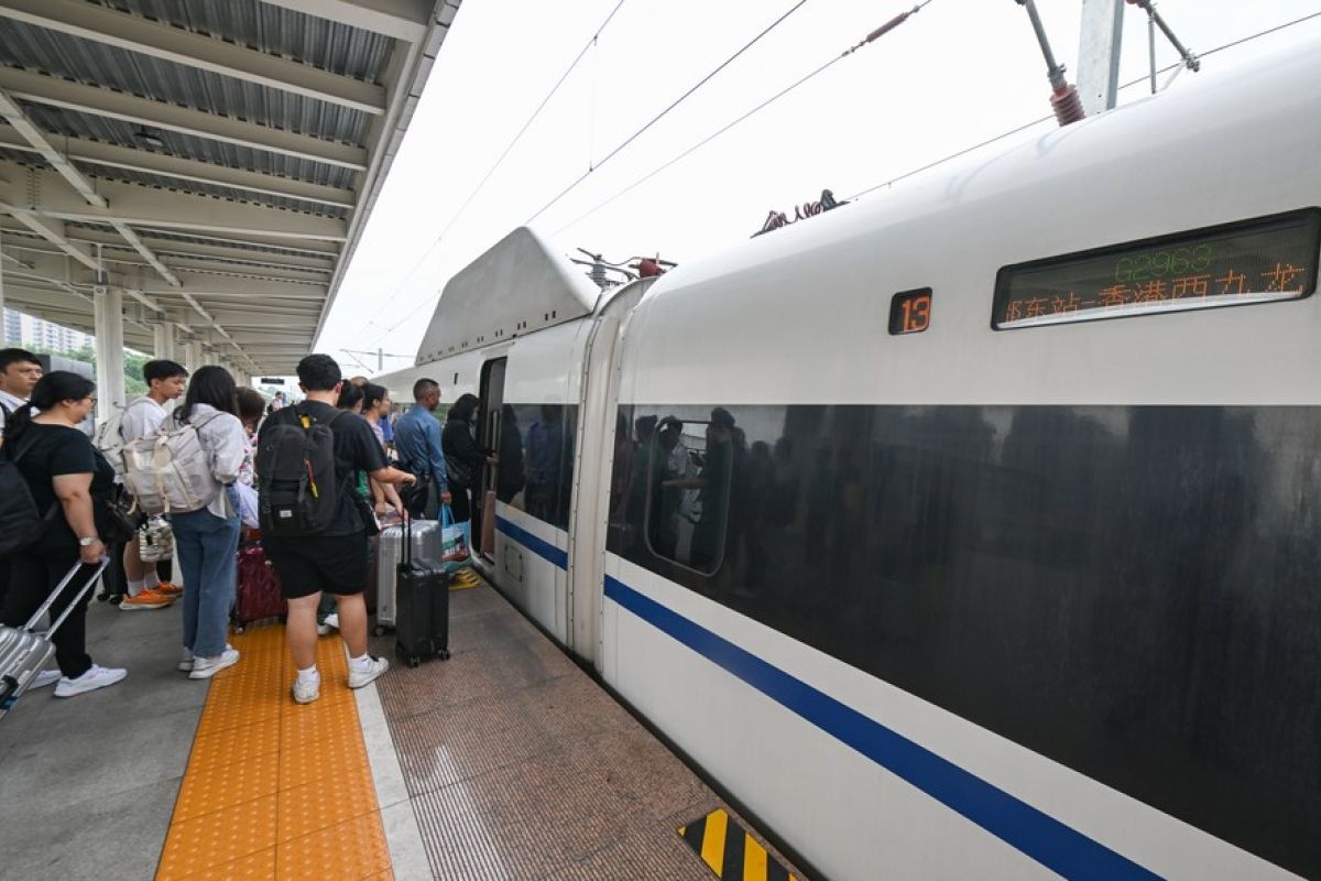 Jalur kereta China laporkan 406 juta perjalanan penumpang Juli 2023