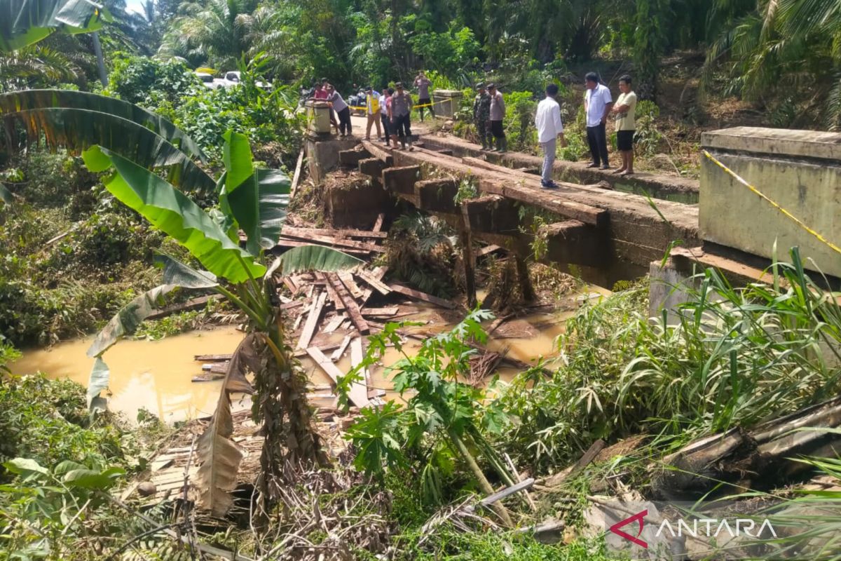 Pemerintah segera perbaiki jembatan rusak akibat banjir di Mukomuko