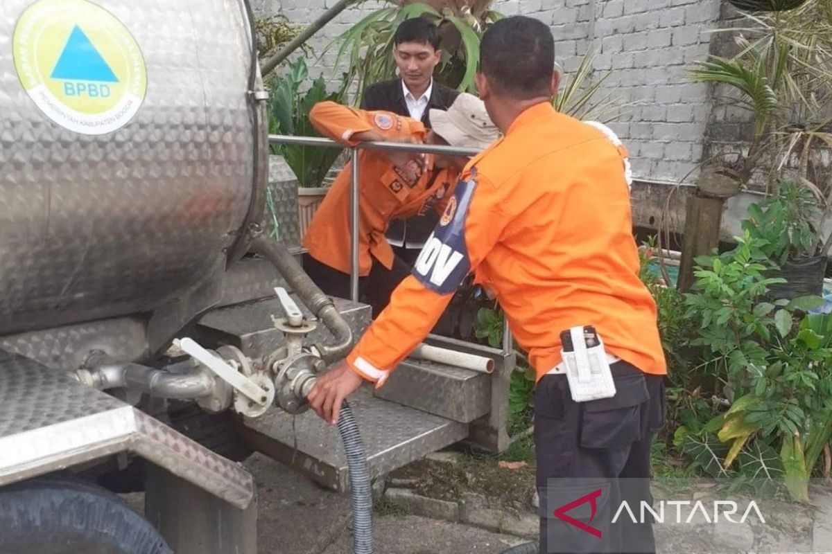 BPBD Bogor kirim 10.000 liter air bersih tangani kekeringan di Puncak