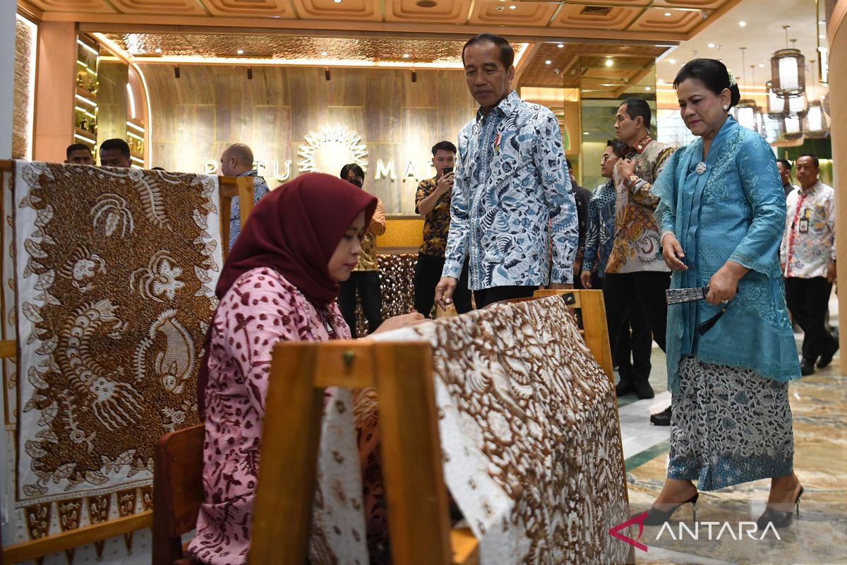 Presiden ajak masyarakat kenakan batik dengan rasa bangga